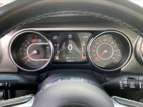 Used 2019 Jeep Wrangler Unlimited Sahara image 17