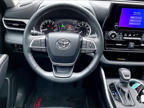 Certified 2023 Toyota Highlander XLE image 6
