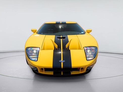 Used 2006 Ford GT RWD image 13
