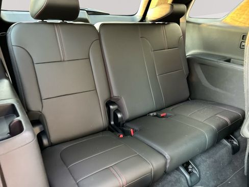 Used 2023 Chevrolet Traverse RS AWD/4WD image 28