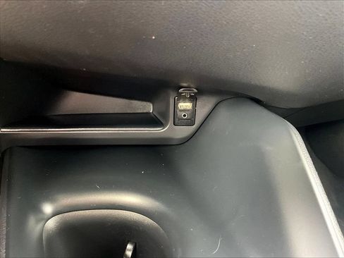 Used 2018 Toyota C-HR XLE FWD image 16