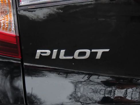 Certified 2022 Honda Pilot Sport image 6