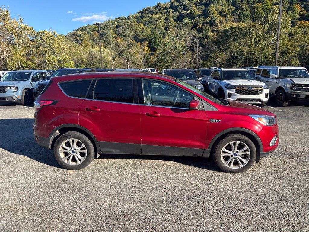 Used 2017 Ford Escape SE w/ SE Cold Weather Package AWD/4WD image 2