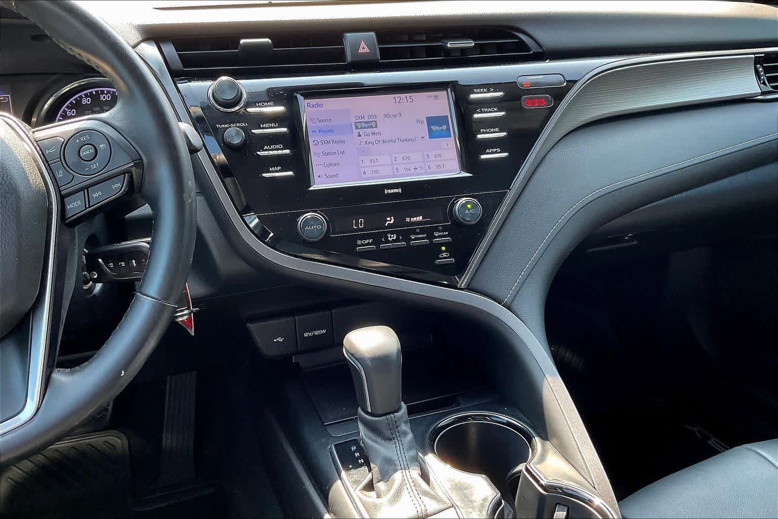 Used 2020 Toyota Camry SE FWD image 7