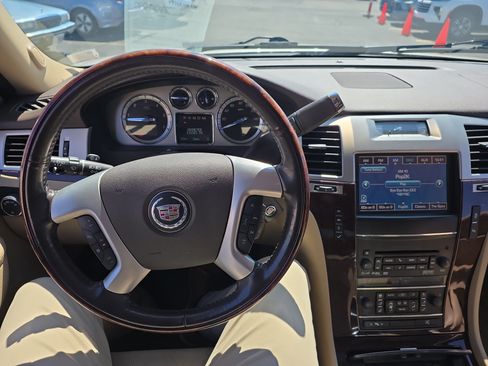 Used 2014 Cadillac Escalade Premium AWD/4WD image 13