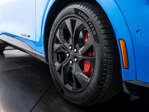 Used 2021 Ford Mustang Mach-E Premium w/ Equipment Group 301A AWD/4WD image 23