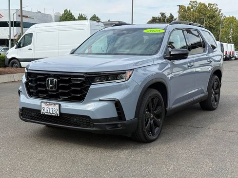 Used 2025 Honda Pilot Black Edition image 11
