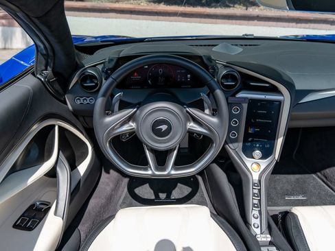 Used 2025 McLaren 750S Spider RWD image 8