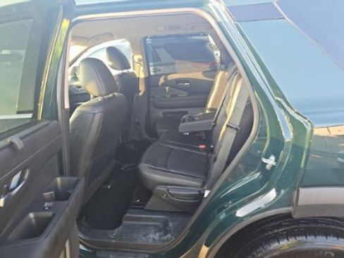 Used 2025 Nissan Pathfinder SL FWD image 8