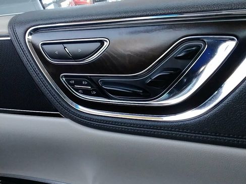 Used 2017 Lincoln Continental Reserve w/ Technology Package image 24