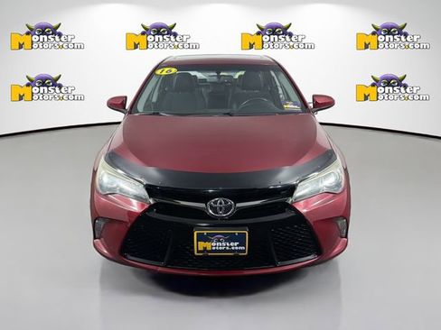 Used 2016 Toyota Camry SE FWD image 2