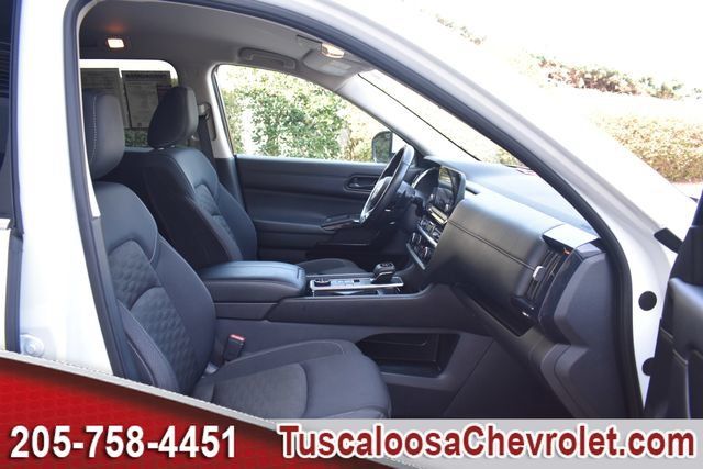 Used 2024 Nissan Pathfinder SV AWD/4WD image 29