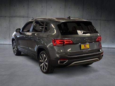 Used 2024 Volkswagen Taos SE image 3