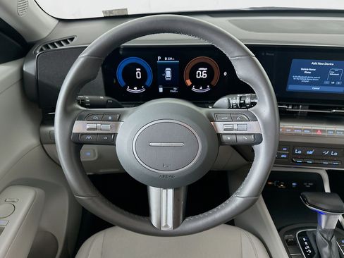 Used 2025 Hyundai Kona SEL image 18