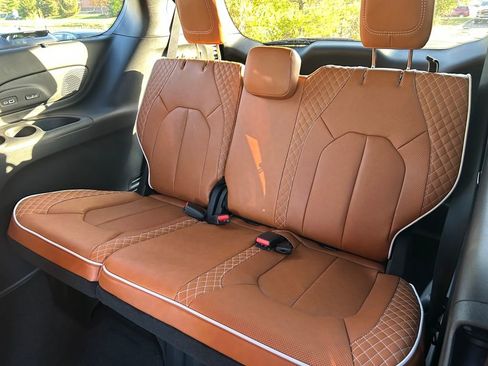New 2026 Chrysler Pacifica Pinnacle image 23