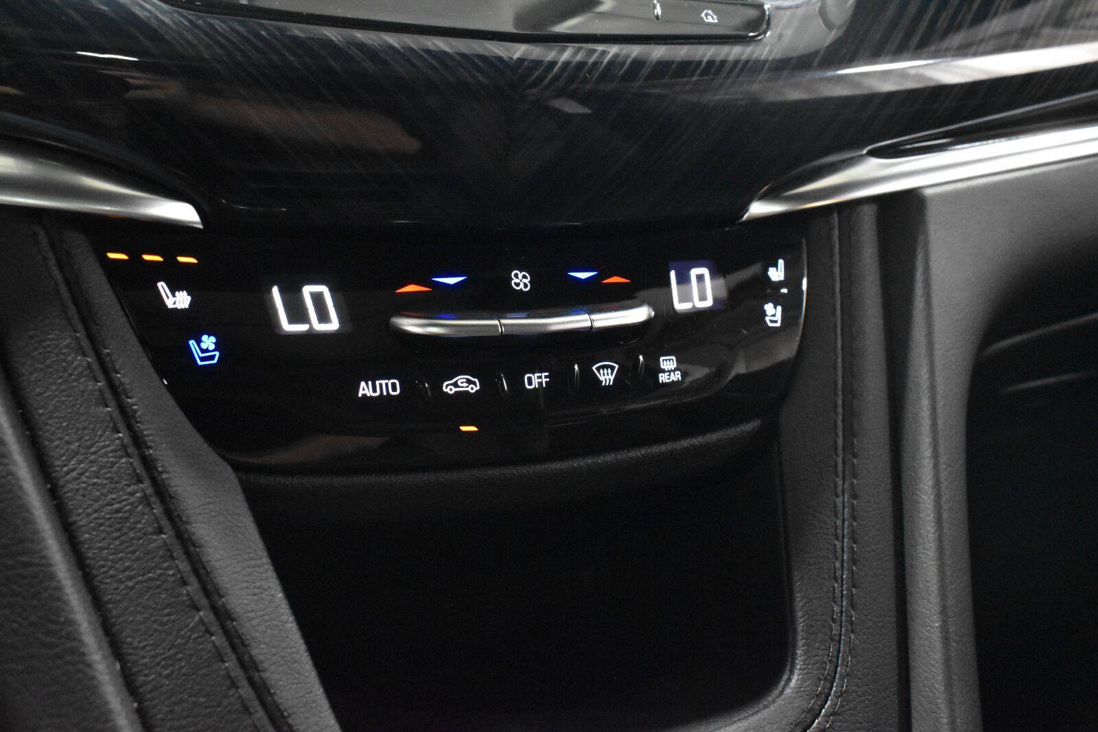 Used 2024 Cadillac XT6 Premium Luxury w/ LPO, Floor Liner Package FWD image 17