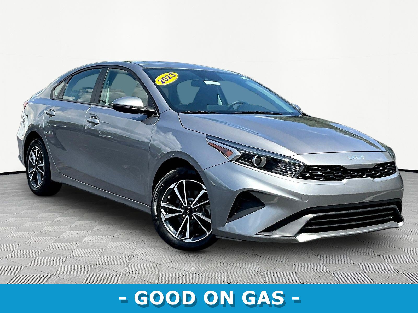 Used 2023 Kia Forte LXS w/ LXS Technology Package FWD image 3