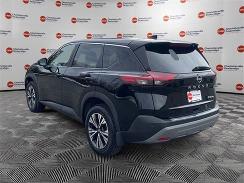 Used 2023 Nissan Rogue SV image 3