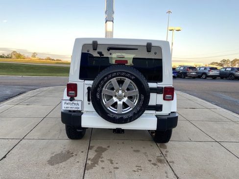 Used 2016 Jeep Wrangler Unlimited Sahara w/ Connectivity Group image 9
