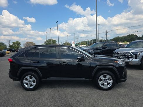 Certified 2020 Toyota RAV4 XLE w/ Convenience Package AWD/4WD image 4