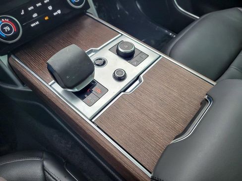 Used 2023 Land Rover Range Rover SE image 16