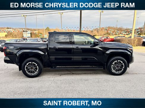 Used 2025 Toyota Tacoma SR5 image 7