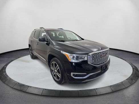 Used 2018 GMC Acadia Denali w/ Technology Package FWD image 3