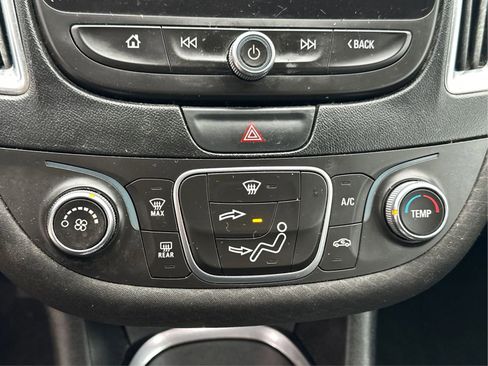 Used 2018 Chevrolet Malibu LT image 26