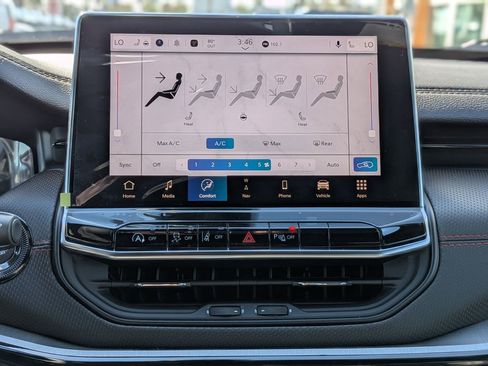 New 2026 Jeep Compass Trailhawk w/ Sun, Sound & Navigation Group AWD/4WD image 19