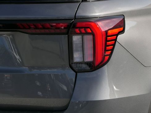 Used 2026 Ford Explorer Active w/ Active Comfort Package RWD image 5