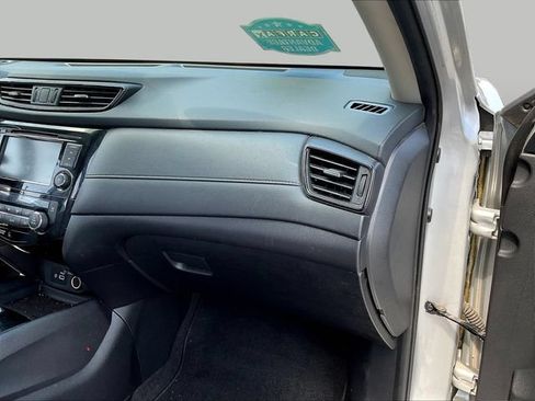 Used 2020 Nissan Rogue SV FWD image 27