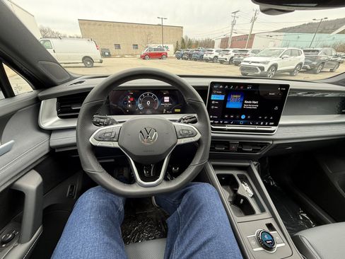 New 2026 Volkswagen Tiguan SE R-Line AWD/4WD image 12