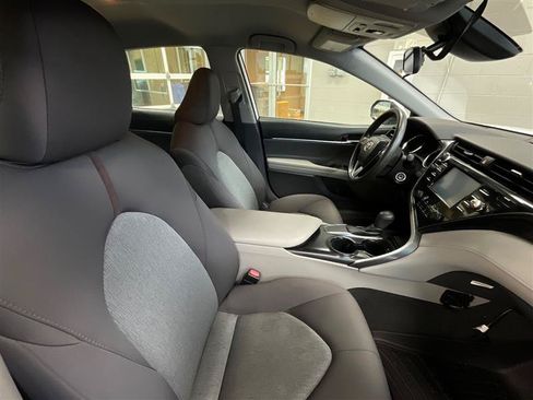 Used 2019 Toyota Camry LE FWD image 18