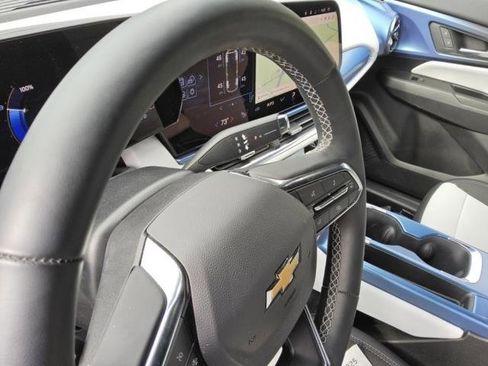 Used 2025 Chevrolet Equinox EV LT image 9