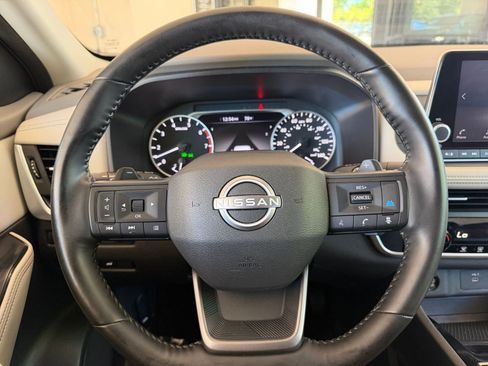 Used 2025 Nissan Rogue SV FWD image 29