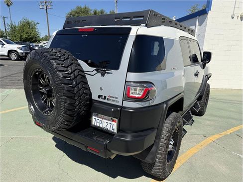 Used 2014 Toyota FJ Cruiser 4WD w/ Convenience Package image 21
