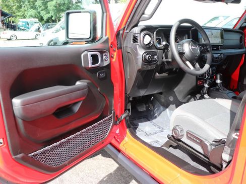 Used 2026 Jeep Wrangler Unlimited Rubicon AWD/4WD image 10
