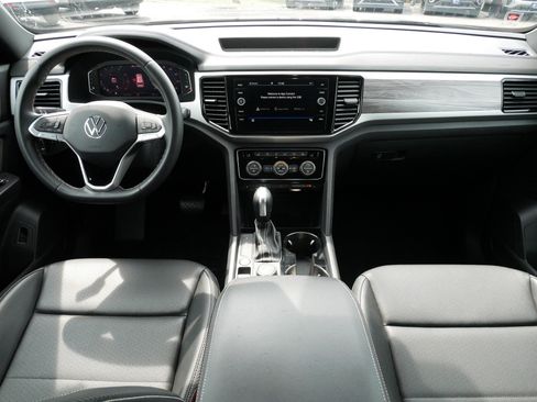 Certified 2023 Volkswagen Atlas Cross Sport SE w/ Panoramic Sunroof Package AWD/4WD image 10