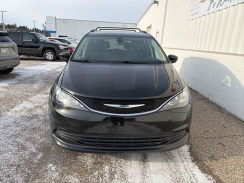 Used 2020 Chrysler Voyager Lxi image 5