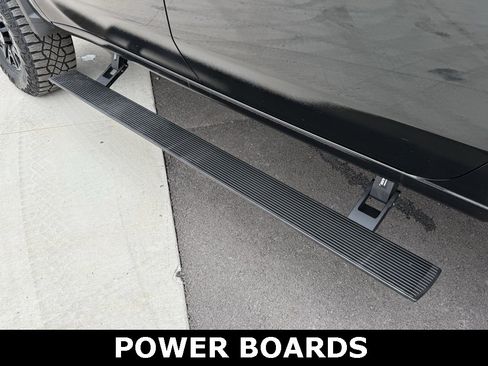 Used 2025 Chevrolet Silverado 2500 ZR2 w/ Technology Package image 9