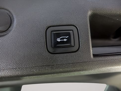 Used 2023 Chevrolet Equinox LT AWD/4WD image 24