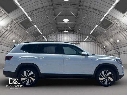 Used 2025 Volkswagen Atlas SE AWD/4WD image 4