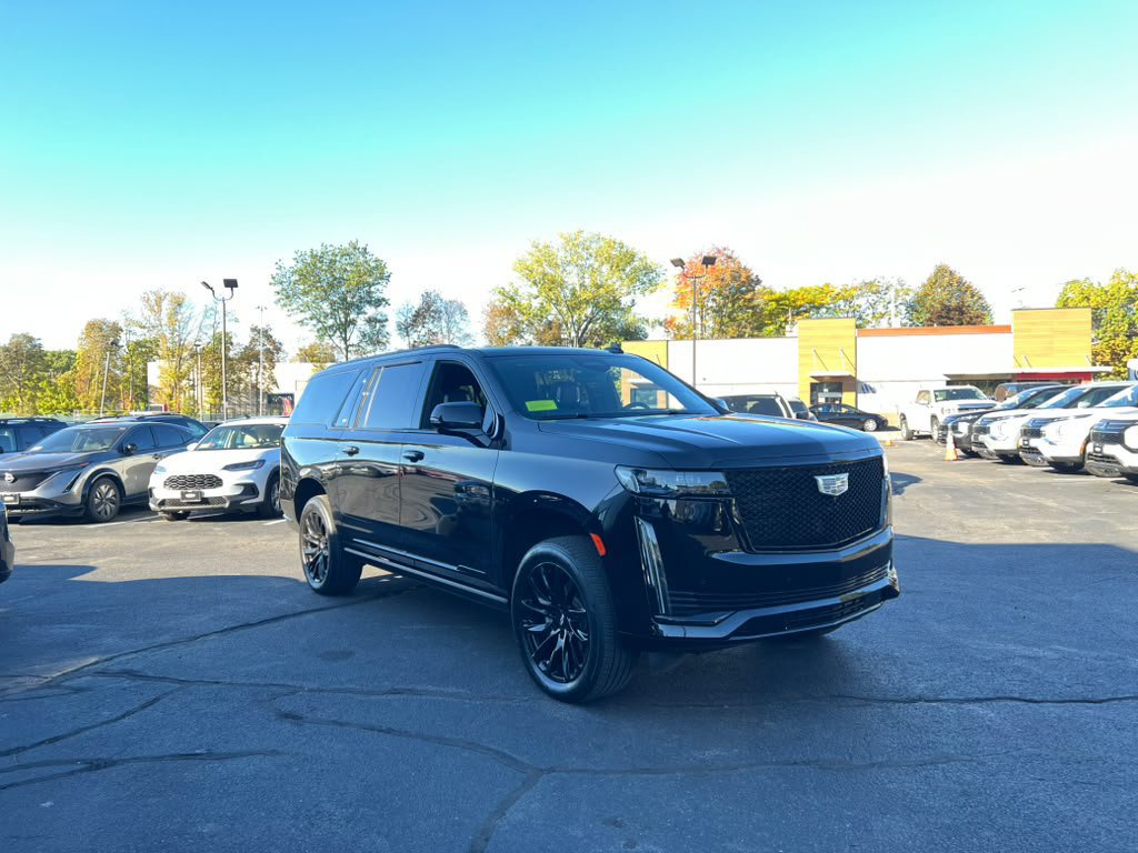 Used 2024 Cadillac Escalade ESV Sport Platinum w/ LPO, ONYX Package AWD/4WD image 7