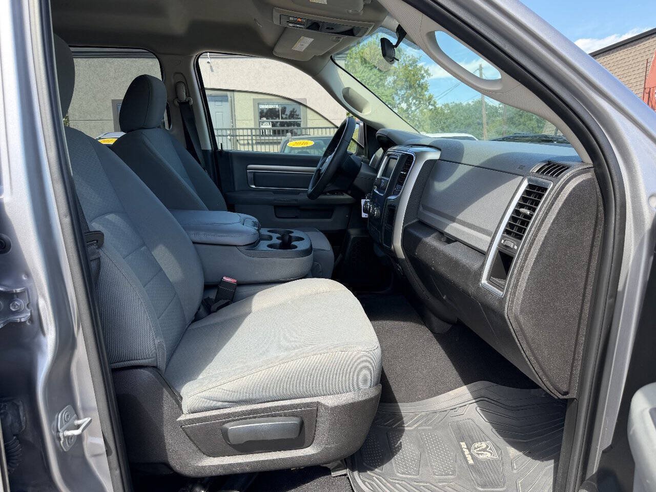 Used 2019 RAM 1500 Classic SLT RWD image 16