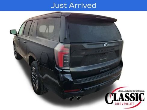Used 2025 Chevrolet Suburban Z71 image 7