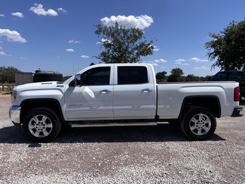 Used 2018 GMC Sierra 2500 SLT w/ Duramax Plus Package AWD/4WD image 2