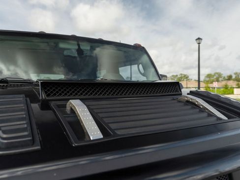 Used 2004 HUMMER H2 w/ Preferred Equipment Group image 90