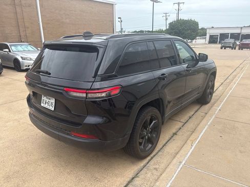 Used 2023 Jeep Grand Cherokee Altitude AWD/4WD image 3