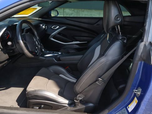 Used 2019 Chevrolet Camaro SS RWD image 7