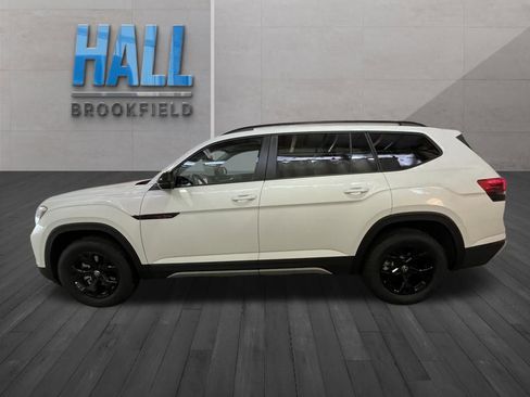 New 2026 Volkswagen Atlas Peak Edition AWD/4WD image 2